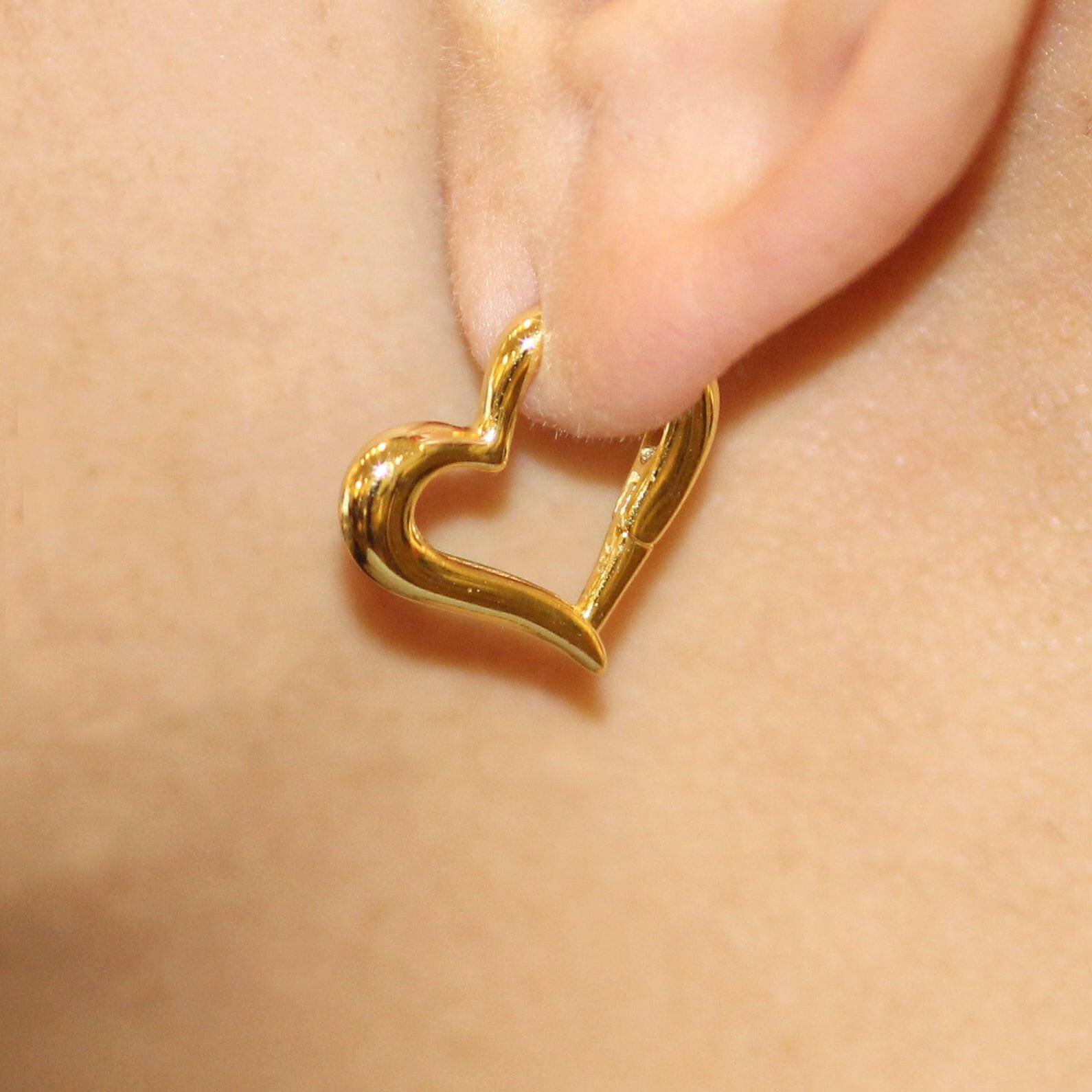 Unique Lovely Heart Shape Hoop Earrings.