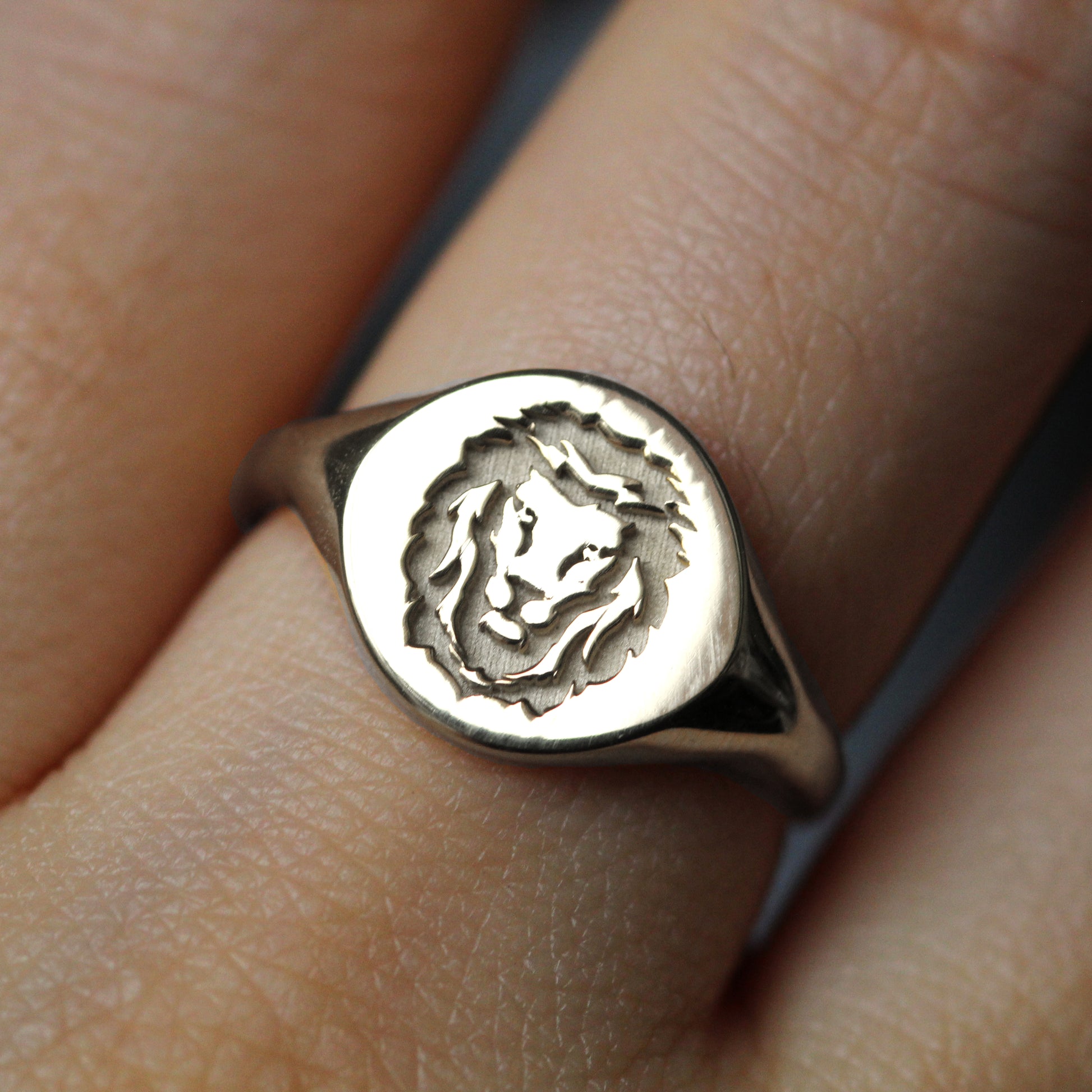 18k Lion Signet Gold Ring.