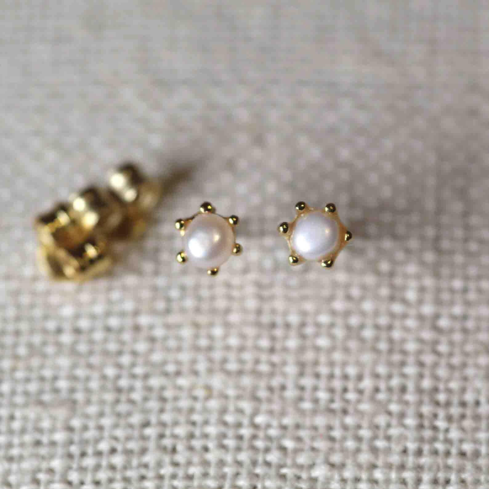 10k solid hot gold earrings tiny heart pearl ❤️