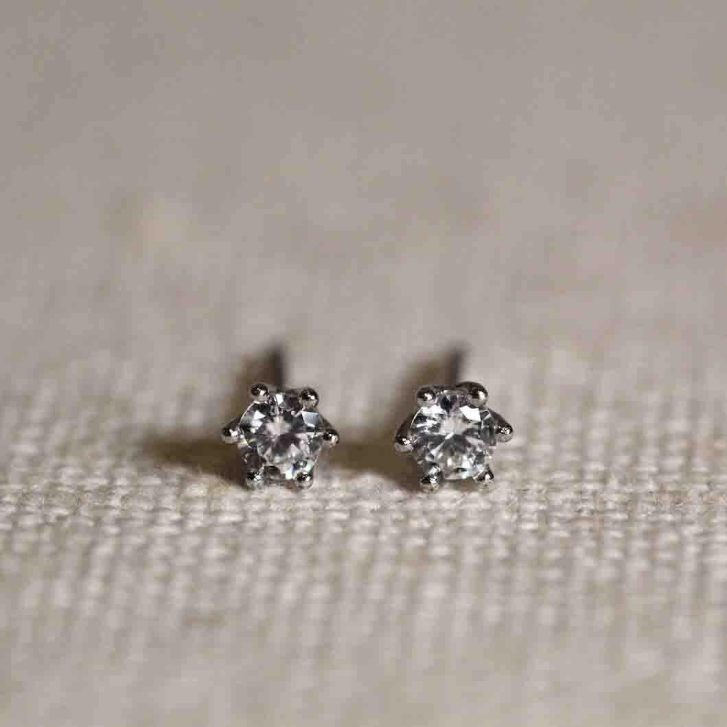14k 4mm Natural Diamond Stud Earrings.