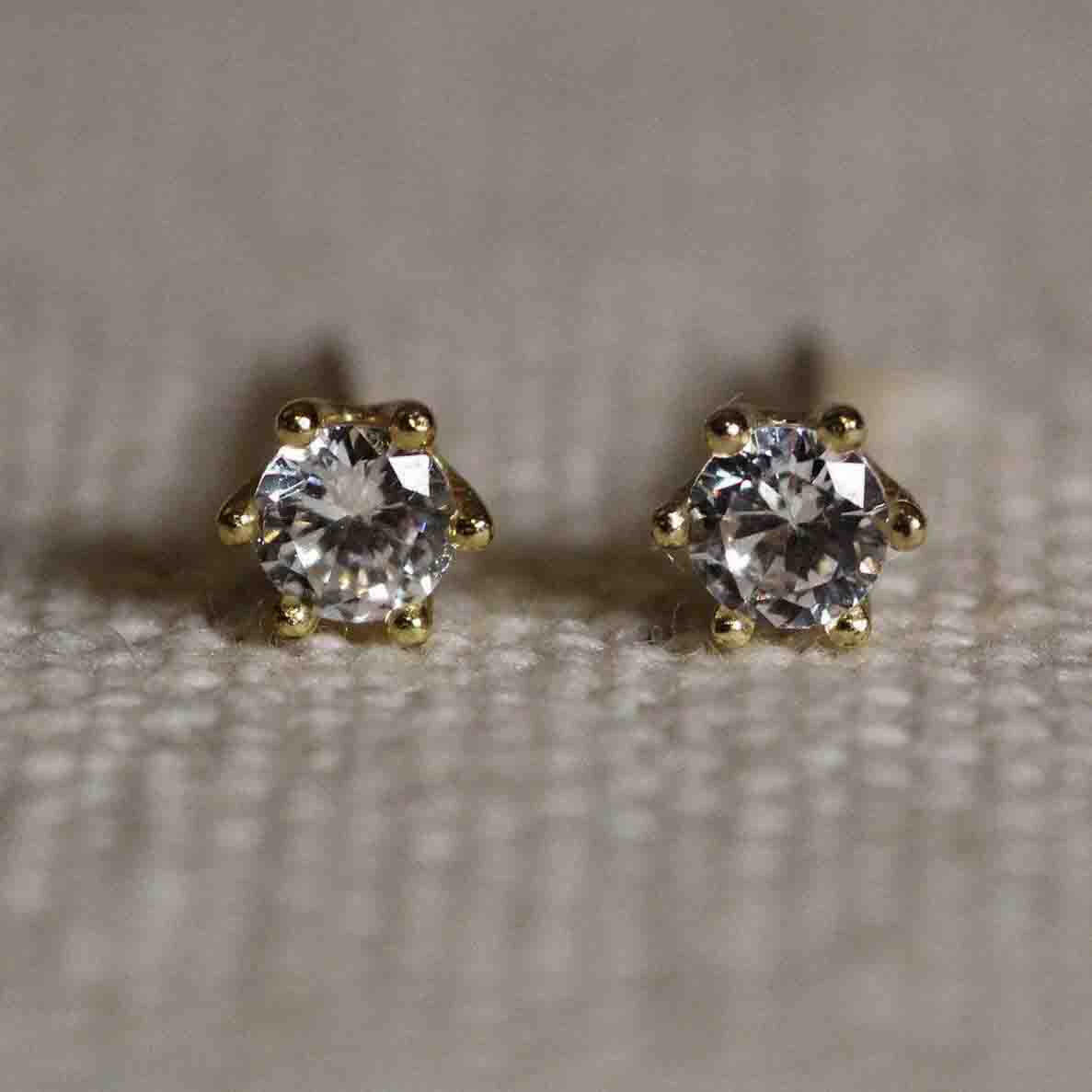 14k 4mm Natural Diamond Stud Earrings.