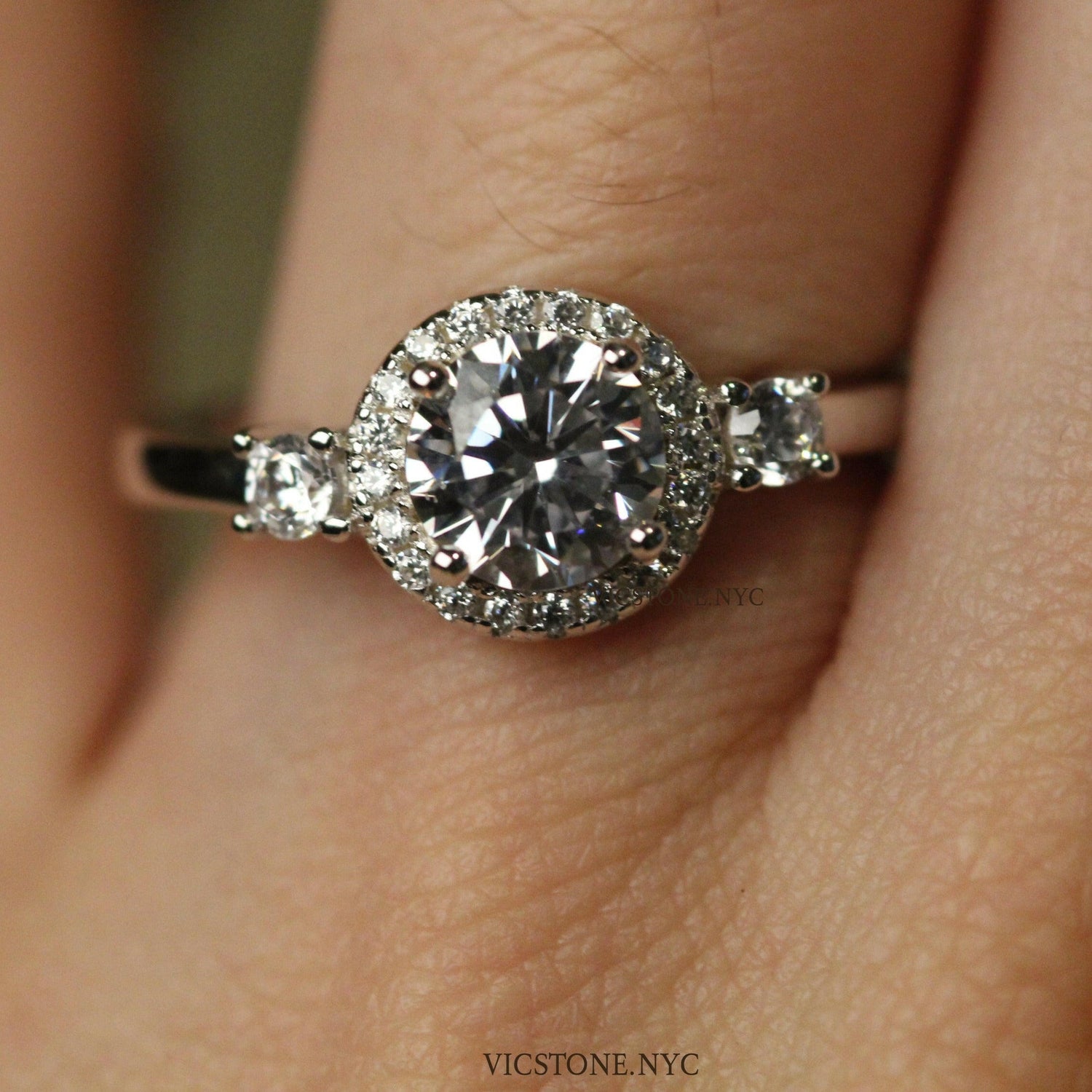 1.5 carats Diamond Engagement Ring in Platinum | VicStone.NYC