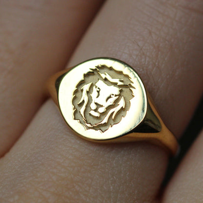 18k Lion Signet Gold Ring.