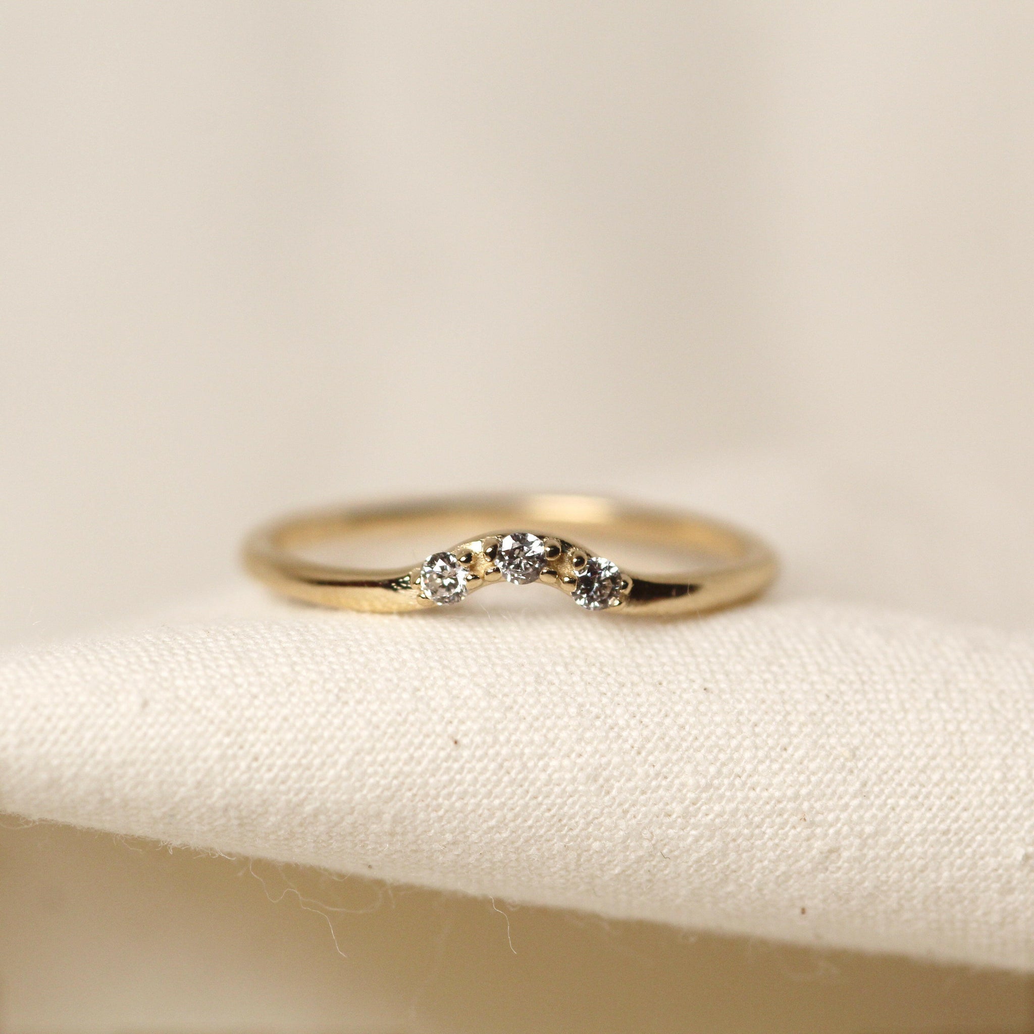 Natural Diamond Round Curve Ring | VicStone.NYC